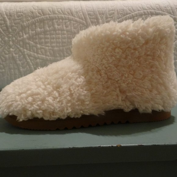 Dearfoams Cozy Bootie Slippers - Picture 5 of 7